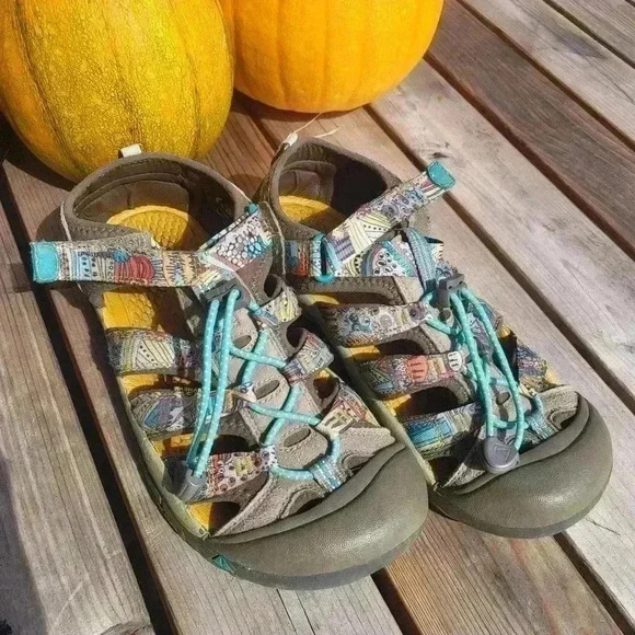 Keen Sandals 6Y‎ - Picture 1 of 5
